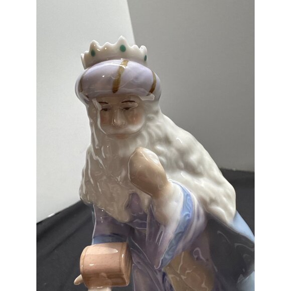 2005 Royal Doulton Holiday Nativity Porcelain Wise Man Figurine King With Crown - Picture 2 of 9